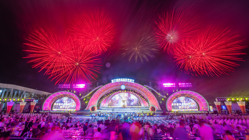 第31屆青島國際啤酒節(jié)在金沙灘啤酒城盛大開幕(圖1) 第31屆青島國際啤酒節(jié)在金沙灘啤酒城盛大開幕(圖1)