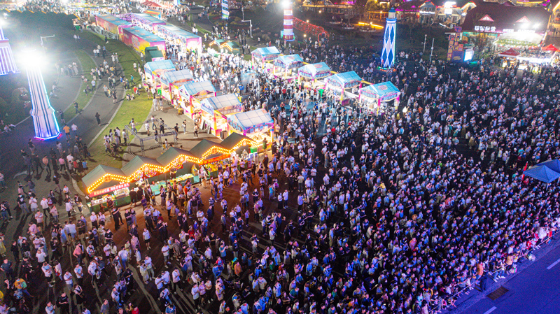 啤酒城、北茶商街“雙節(jié)”活動(dòng)活躍節(jié)日經(jīng)濟(jì)(圖3)